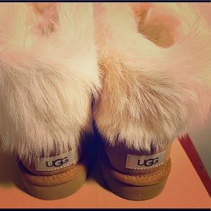 ❗️SOLD❗️Women’s size 7 Tan Fur Trimmed Ugg Boots.